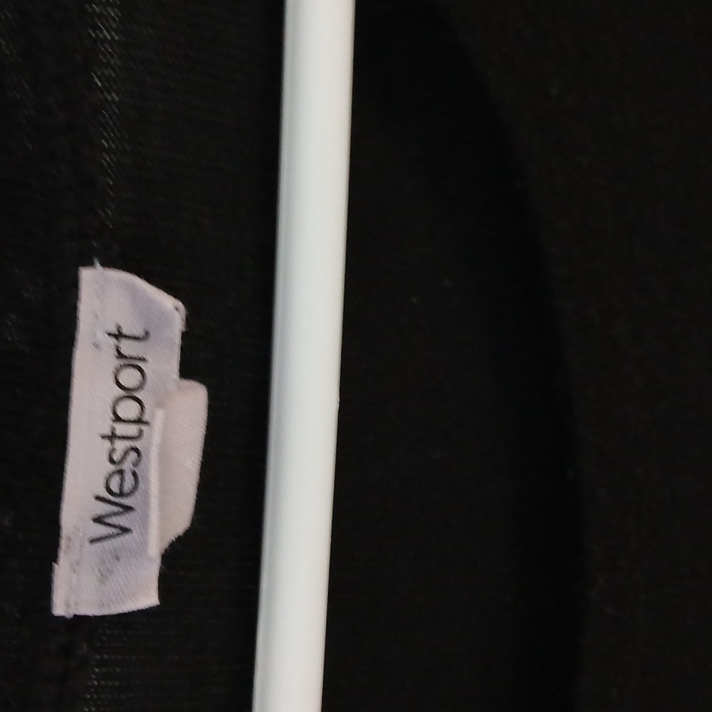 Westport Black Top with White Accent - Picture 3 of 5